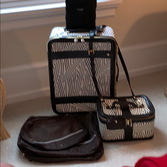 HENRI BENDEL DISTURBED STRIPE TRAVEL SET - Picture 1 of 8